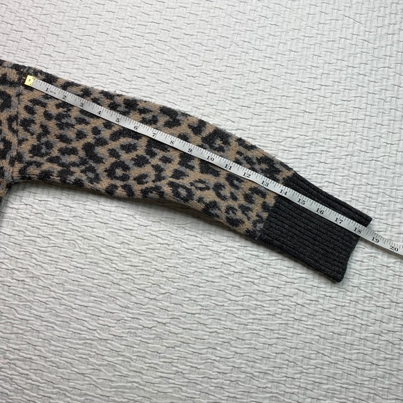 MARLED REUNITED CLOTHING Beige Gray Animal Print Turtleneck Pullover Sweater XS - Picture 4 of 8